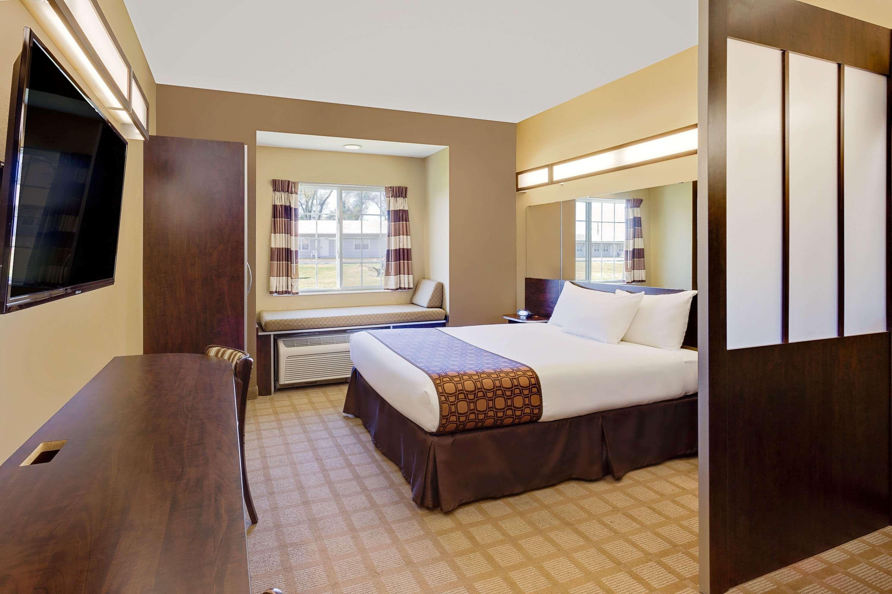 Microtel Inn & Suites By Wyndham Prairie Du Chien Exterior photo